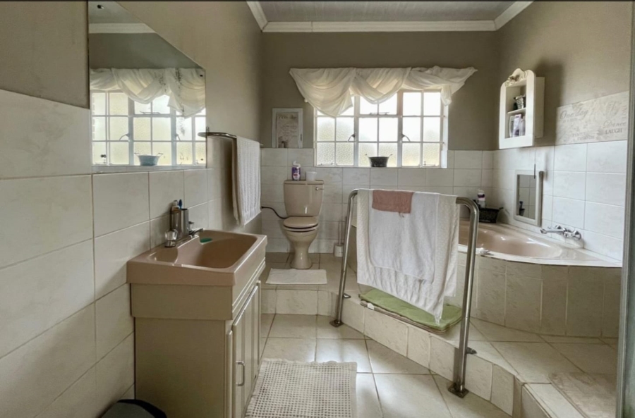 4 Bedroom Property for Sale in Deneysville Free State